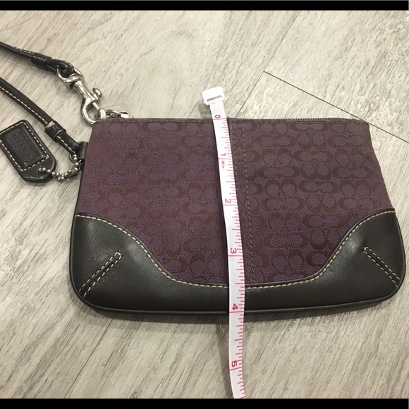 💜EUC Coach Purple Wristlet💜 - Picture 5 of 6